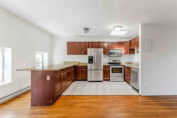 Rented by Modern Spaces | media 9