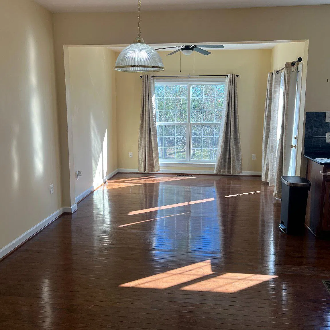 3 bed, 3.5 bath, 2595 sqft, $3,200 — Photo 4