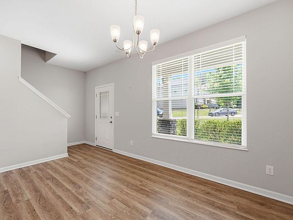 3rd image of 236 Colonnade Dr