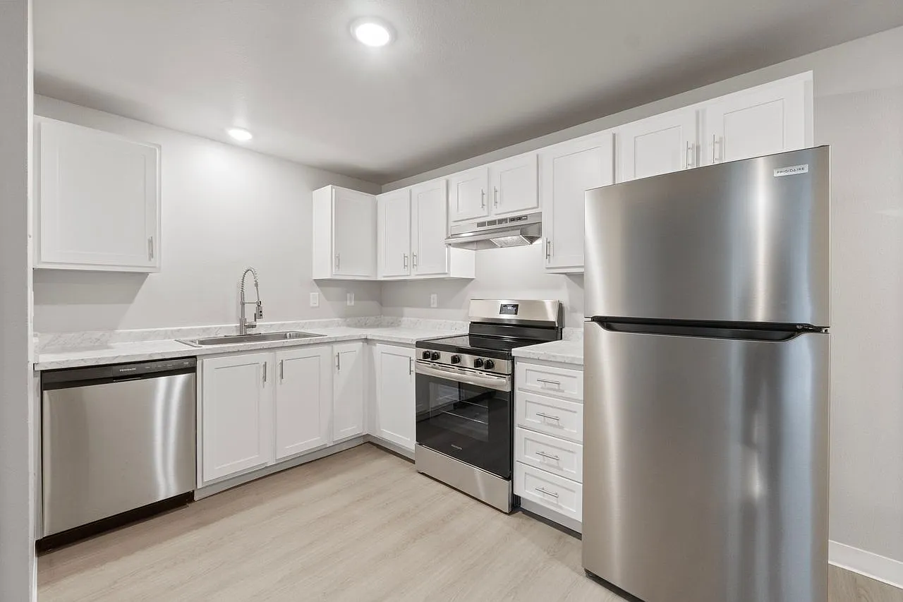 Chambers Crest Apartments — Photo 2