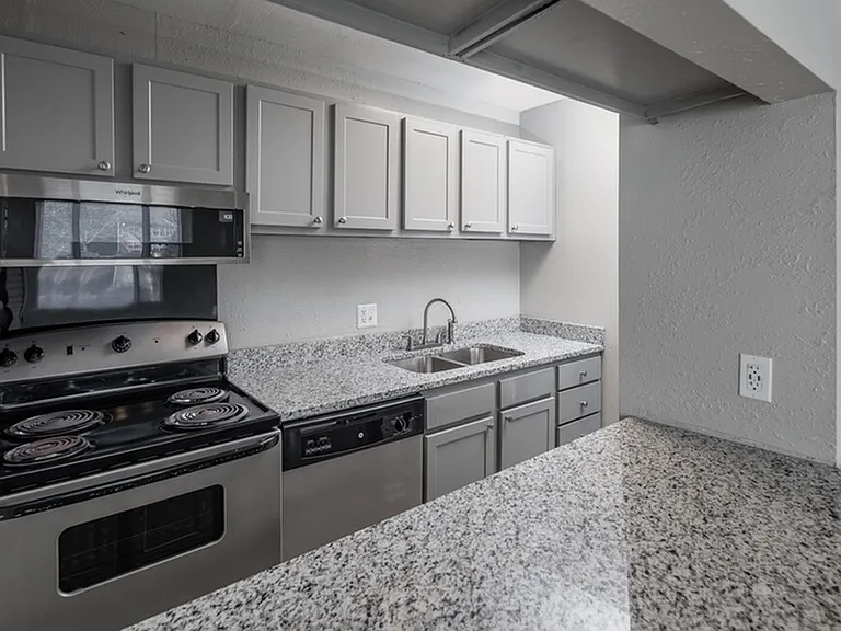 Oak Grove Kitchen-Granite
