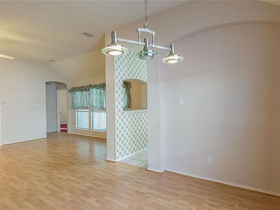 4th image of 1617 Nicole Ln
