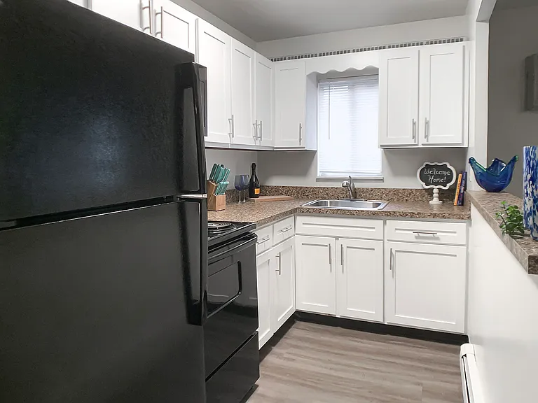 Pine Ridge Apartments — Photo 17