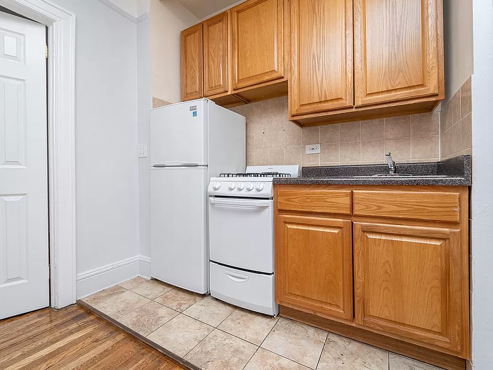 2nd image of 3119 33rd St APT 6
