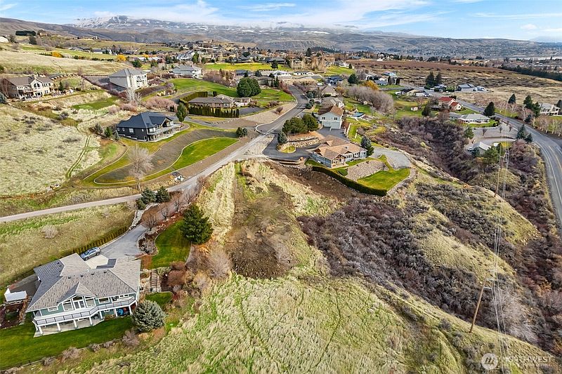 2nd image of 1395 Mountain Vista