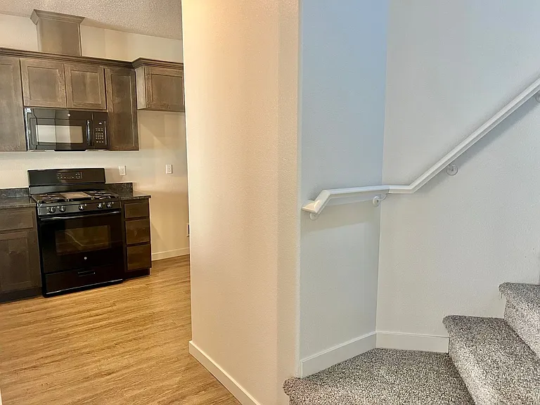 5724 NE 47th St — Photo 16