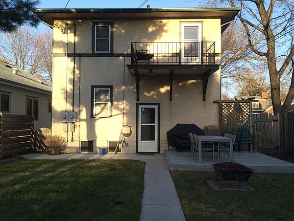 Large fenced in yard with patio and private balcony - grill