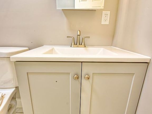 5th image of 4162 Shenandoah Ave #1W