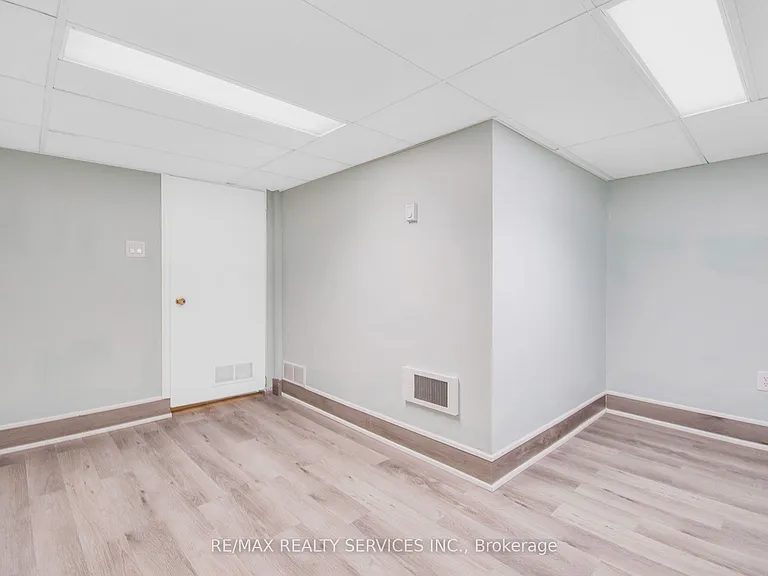 185 Burlington St #BASEMENT — Photo 11