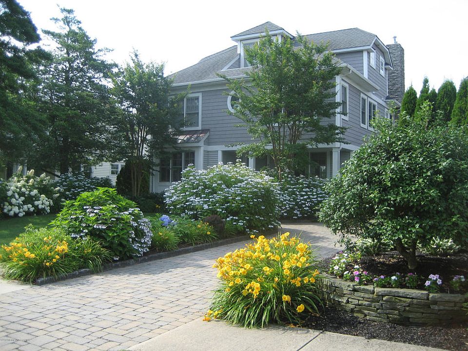 1st image of 220 Brooklyn Blvd