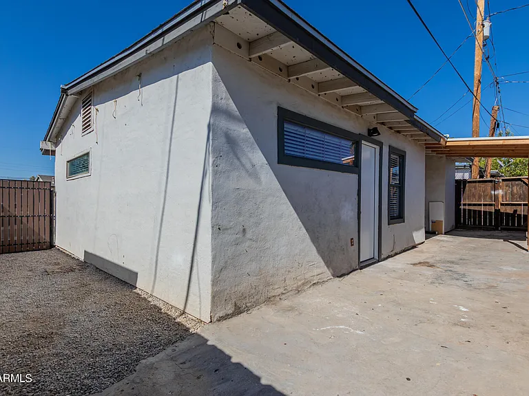 723 E Sunnyslope Ln — Photo 22