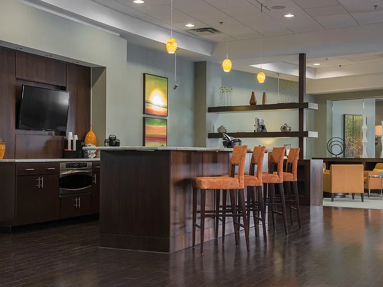 Crescent Centre Apartments & Townhomes — Photo 10