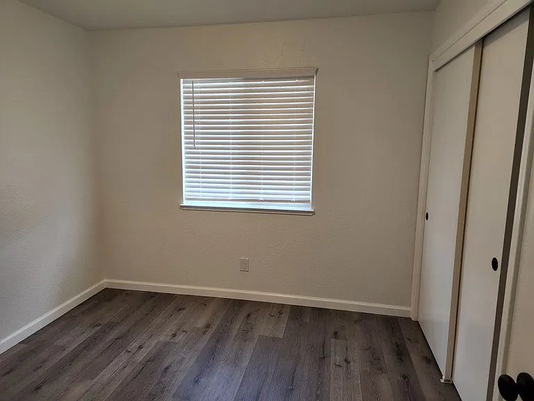 8121 Quartz Ln — Photo 10