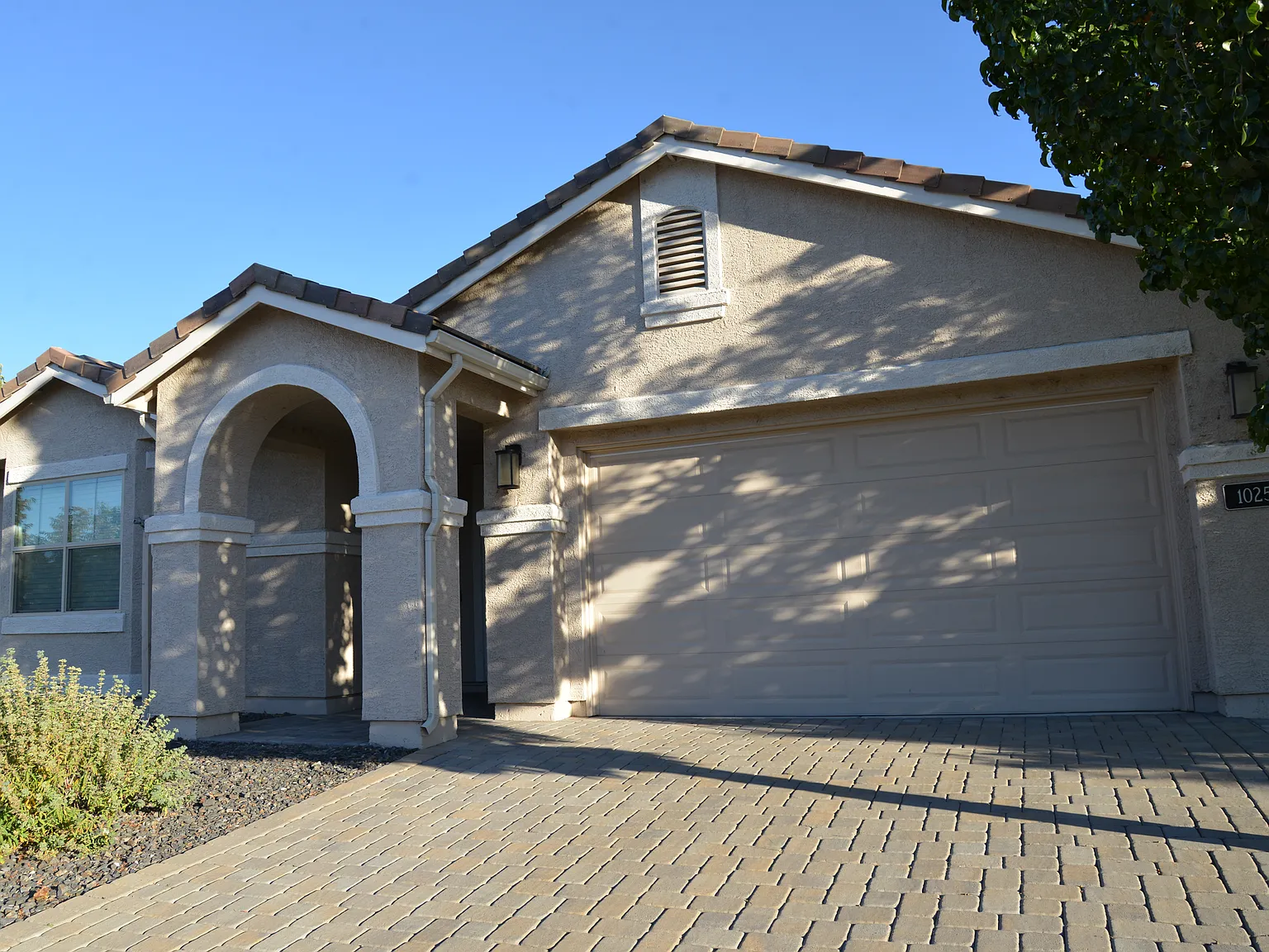 1025 Silver Coyote Dr — Photo 3
