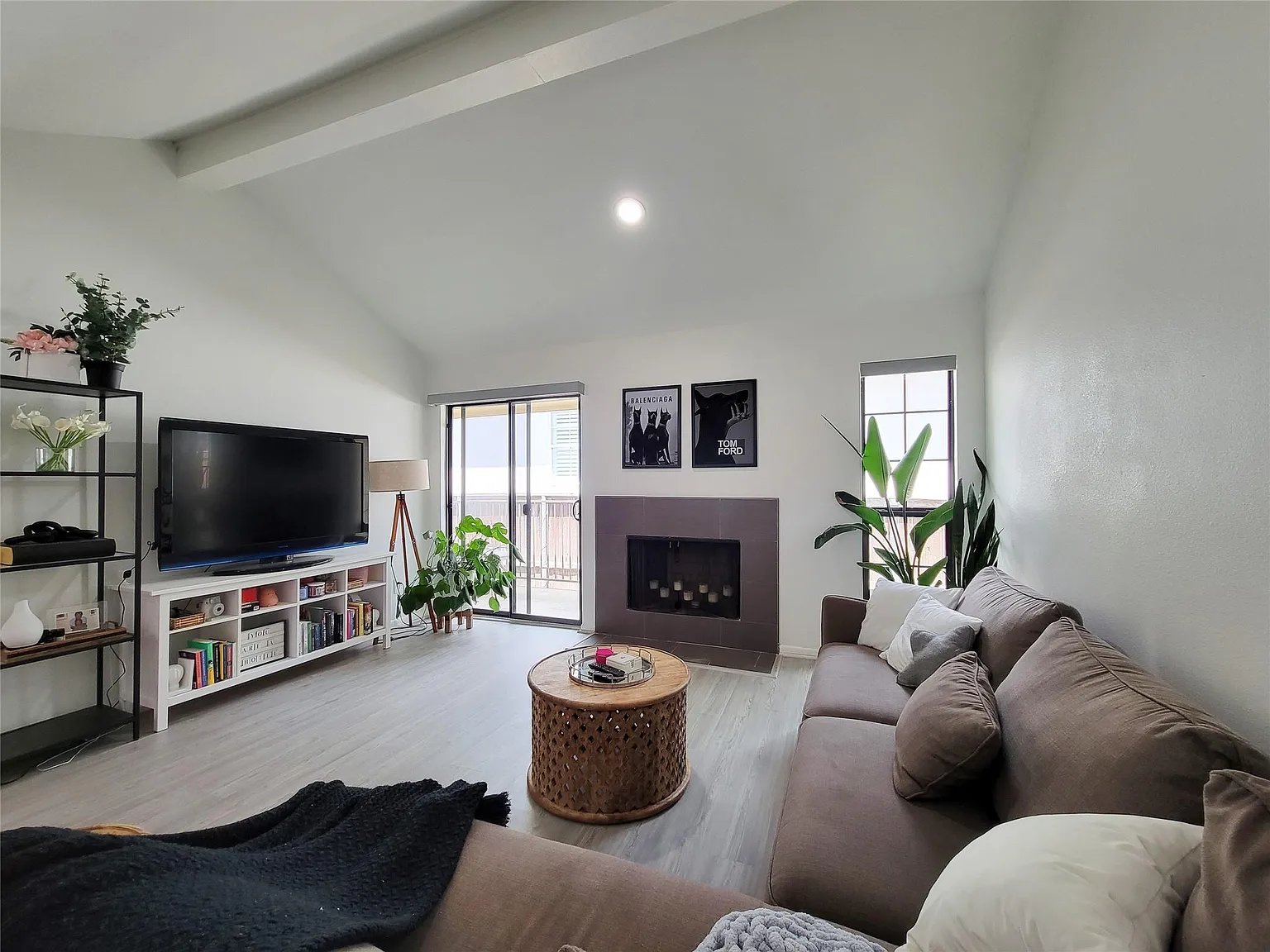 2 bed, 2.0 bath, 1282 sqft, $1,975 — Photo 4