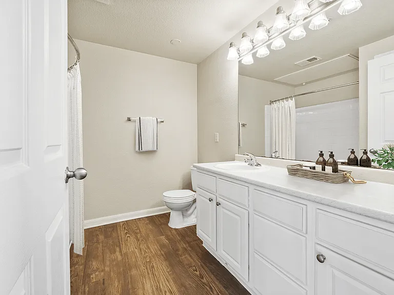 Stonebrook Apartments — Photo 29