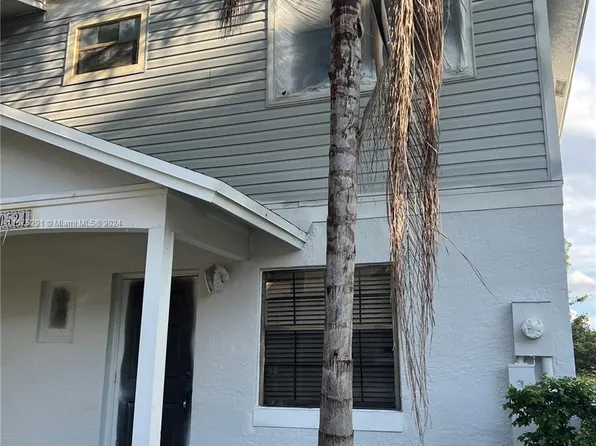 10524 NW 6th St, Pembroke Pines, FL 33026