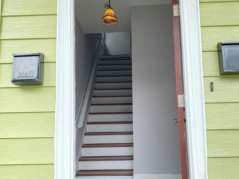 424 E 32nd St #424 — Photo 2