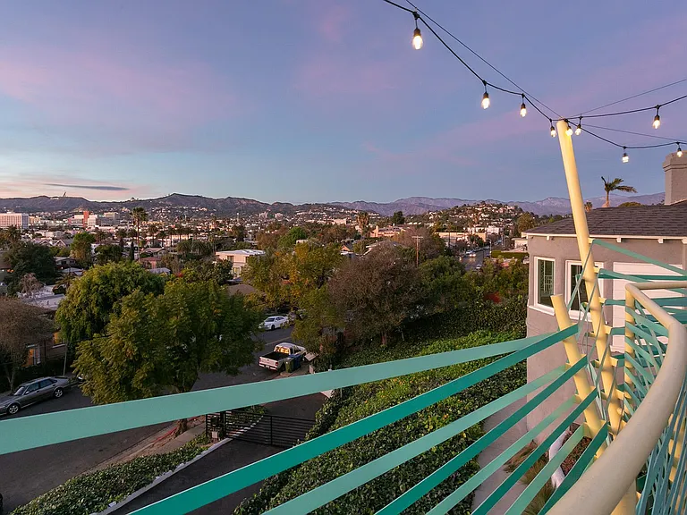 908 Hyperion Ave — Photo 6
