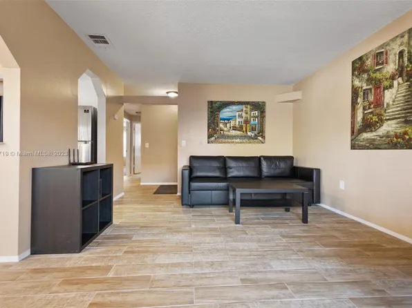 4927 Pinewood Dr NE #8, Palm Bay, FL 32905