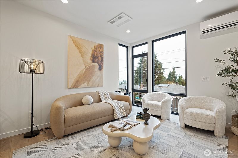 3rd image of 11229 Greenwood Avenue N #C