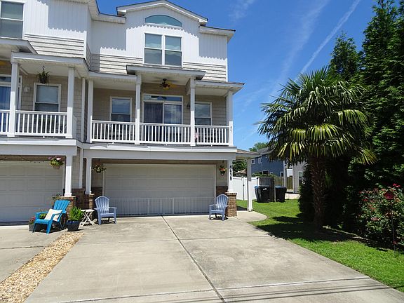 4th image of 4638 Lake Dr #4638