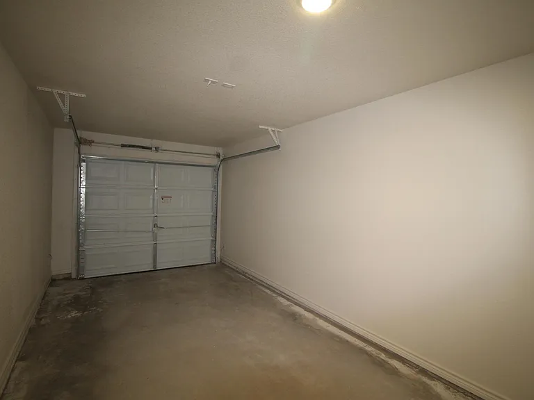 105 N Love Ave #B — Photo 18