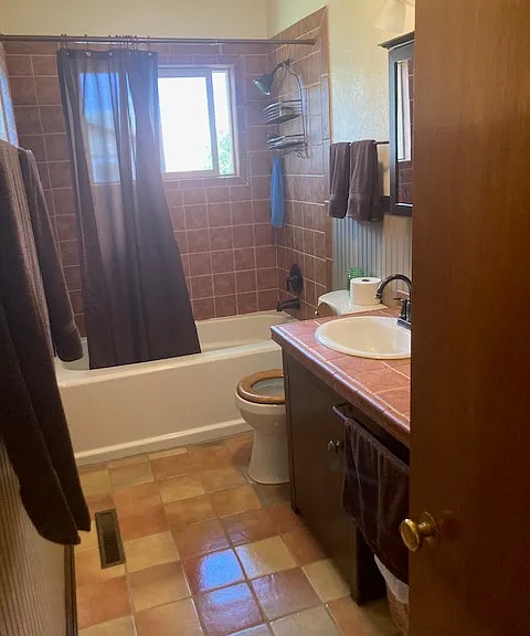 2208 Crestview Dr — Photo 13