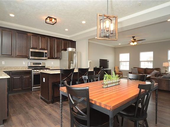 4th image of 250 Grace Manor Dr