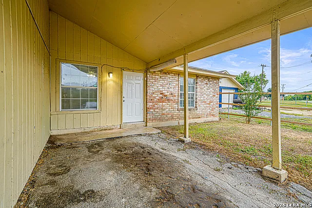 2 bed, 1.0 bath, 783 sqft, $995 — Photo 2