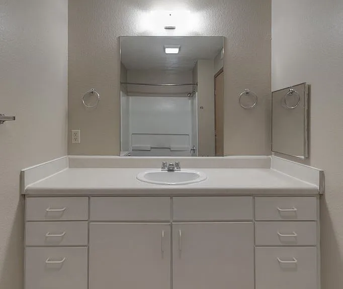 Coronado Residences — Photo 12
