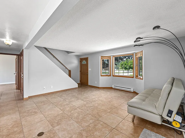 15906 E Broad Ave — Photo 6