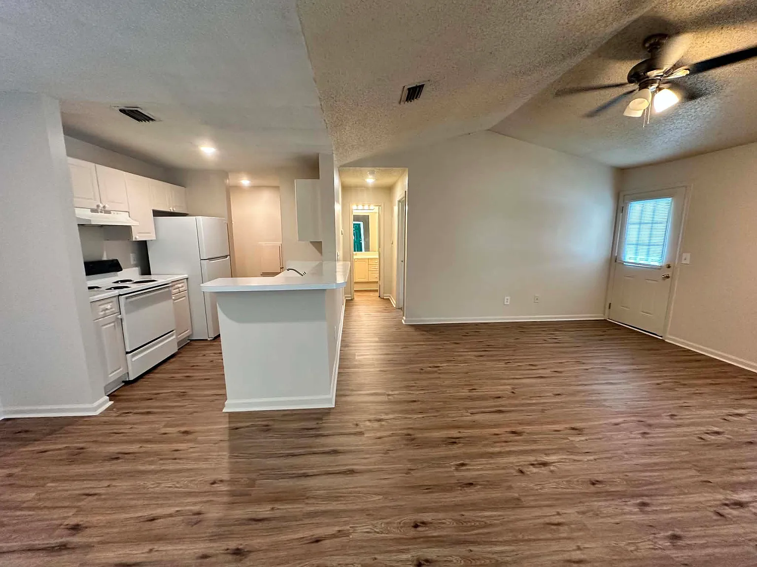 1 bed, $1,050 — Photo 4