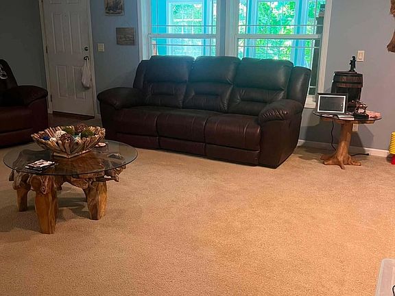 4th image of 419 Friendship Ln