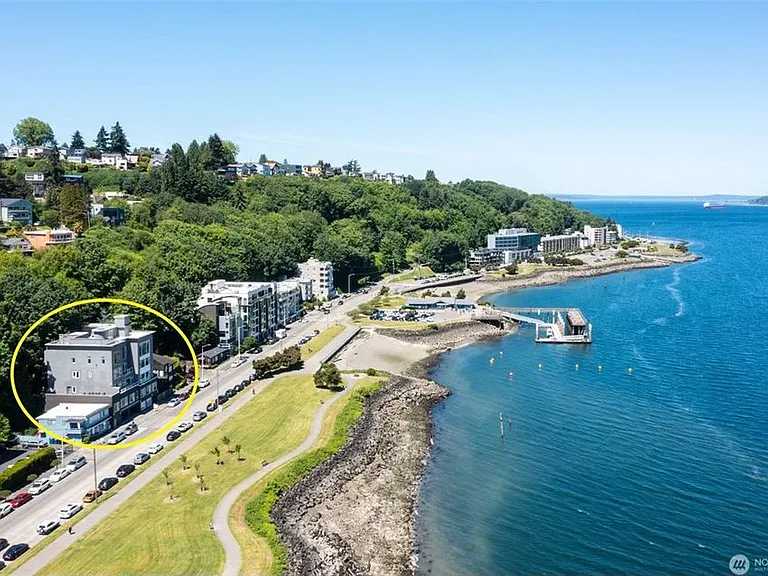 17XX Harbor Ave SW #303 — Photo 4