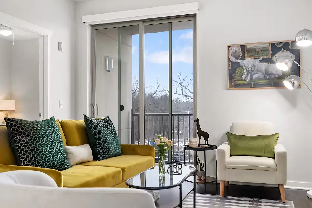 2 bed, 700 sqft, $1,650 — Photo 1