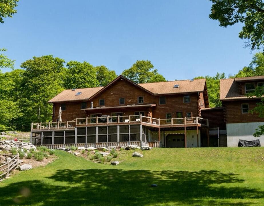 1st image of 510 Beaupland Rd