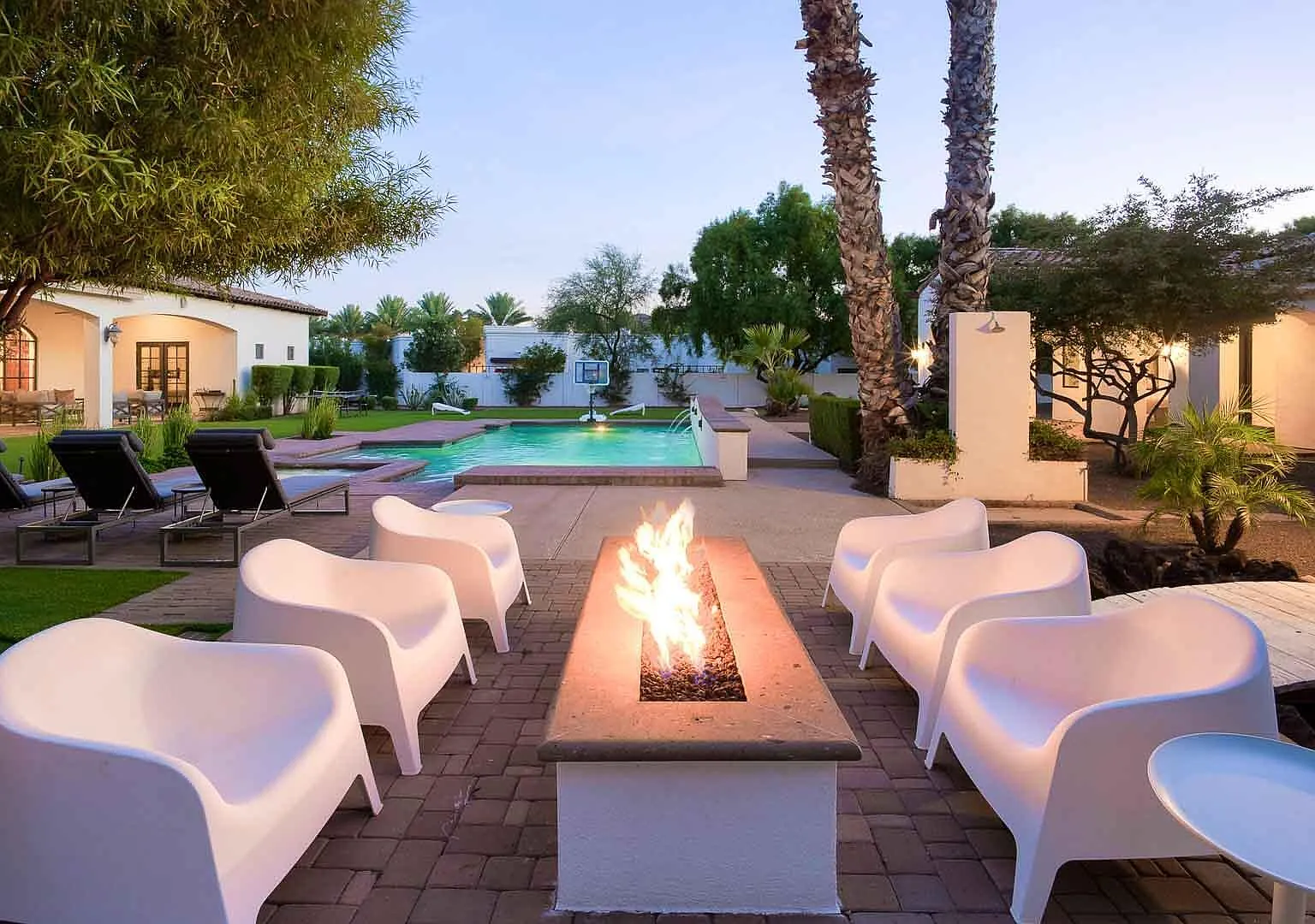 8 bed, 6.0 bath, 7000 sqft, $25,000 — Photo 3