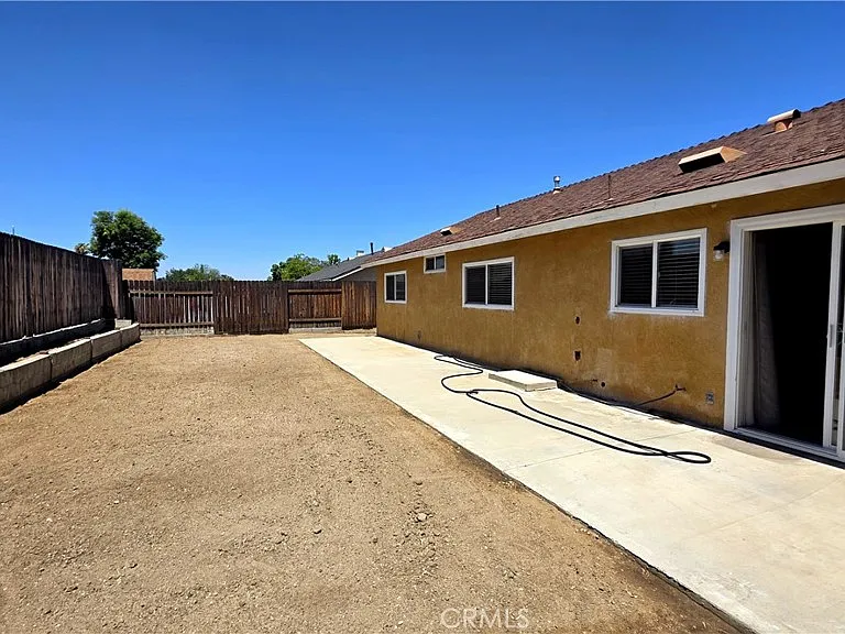 1546 Clock Ave — Photo 23