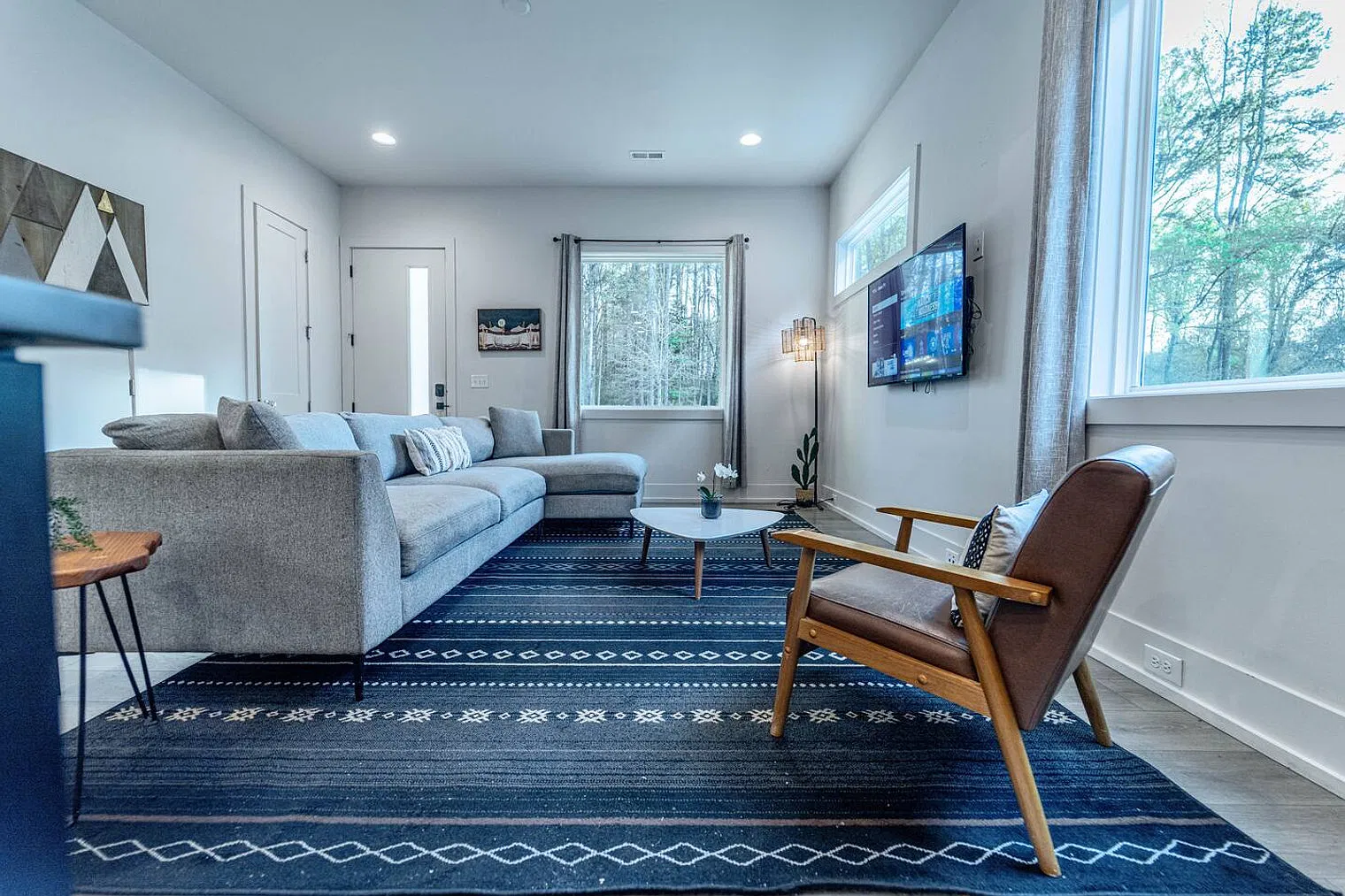 4 bed, 3.0 bath, $5,384 — Photo 1