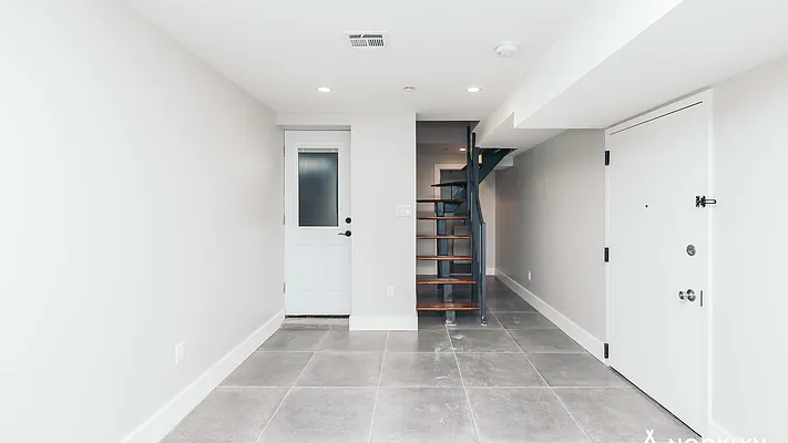 Rented by Nooklyn NYC LLC | media 18