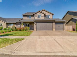 585 Prairie St, Woodburn, OR 97071
