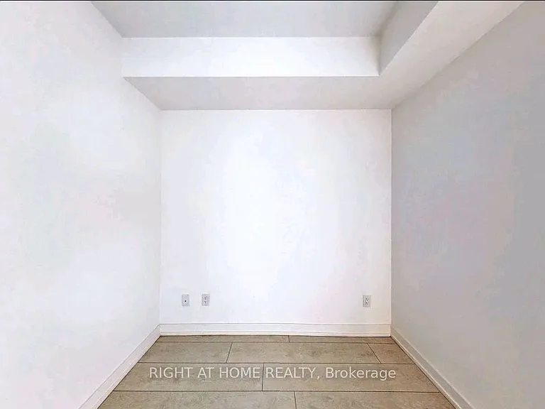 19 Western Battery Rd #Penthouse 11 — Photo 17