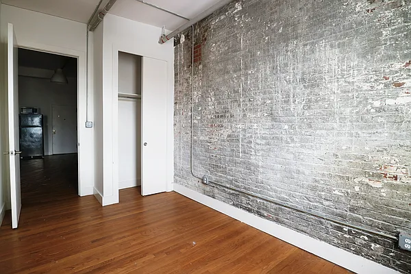 Rented by City Connections Realty | media 2