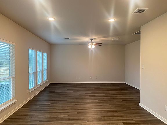 4th image of 607 Friar Tuck Dr
