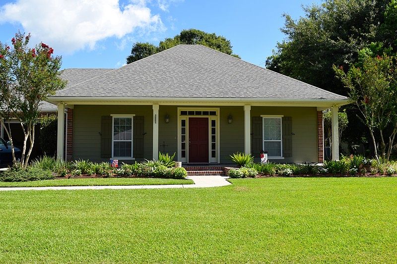 1st image of 405 Rosemount Dr