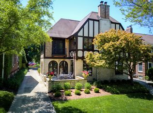 2633 E Beverly Rd #1, Shorewood, WI 53211