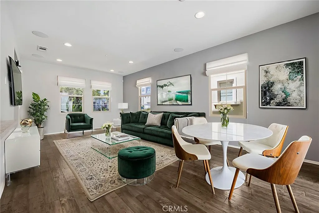 3 bed, 2.5 bath, 1662 sqft, $4,000 — Photo 4