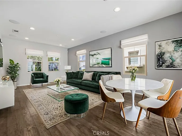 691 E Valencia St — Photo 4