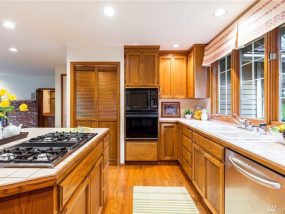 5th image of 13417 165th Ave NE